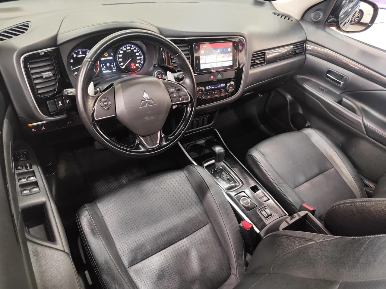 MITSUBISHI OUTLANDER