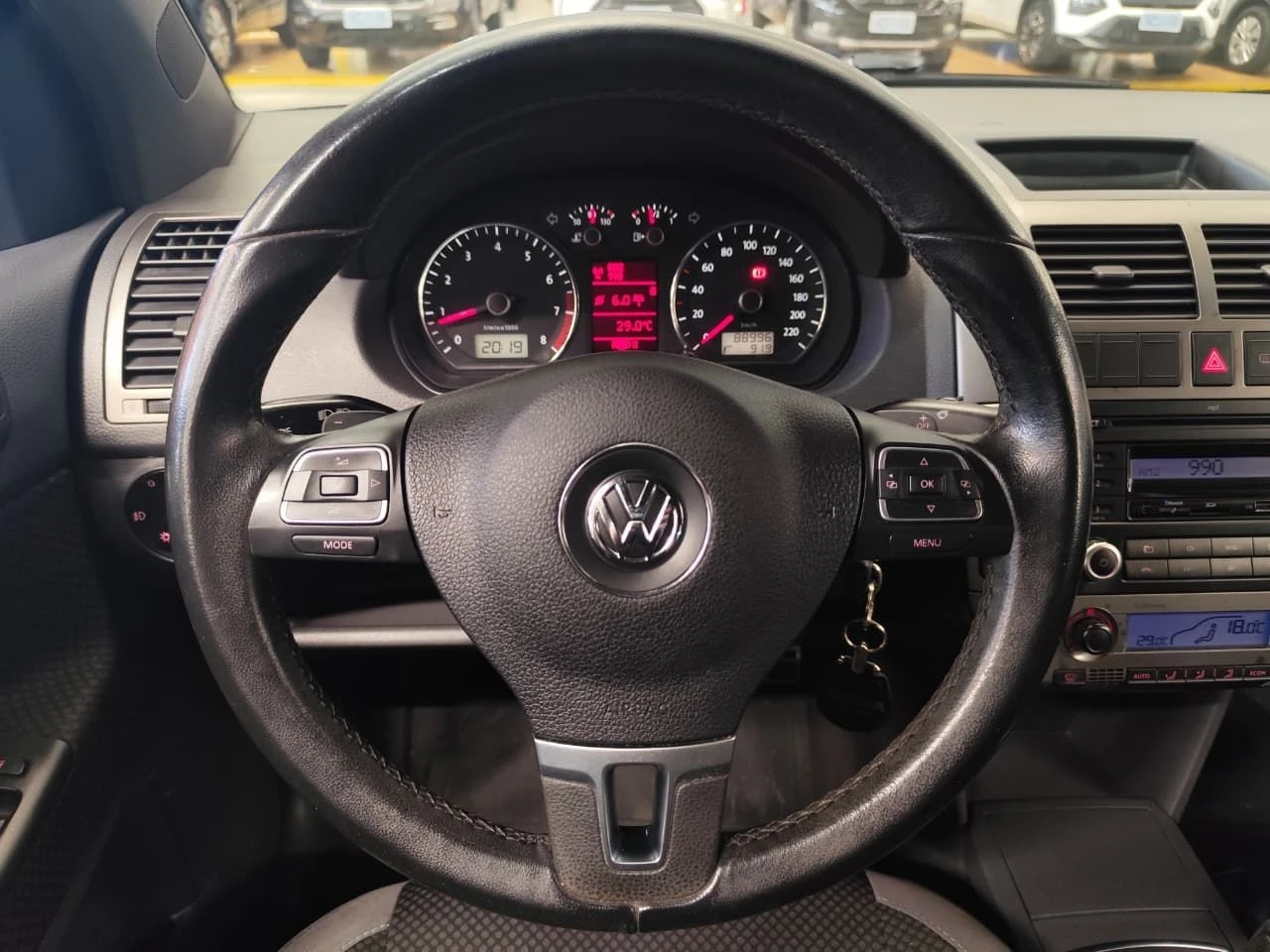VOLKSWAGEN POLO