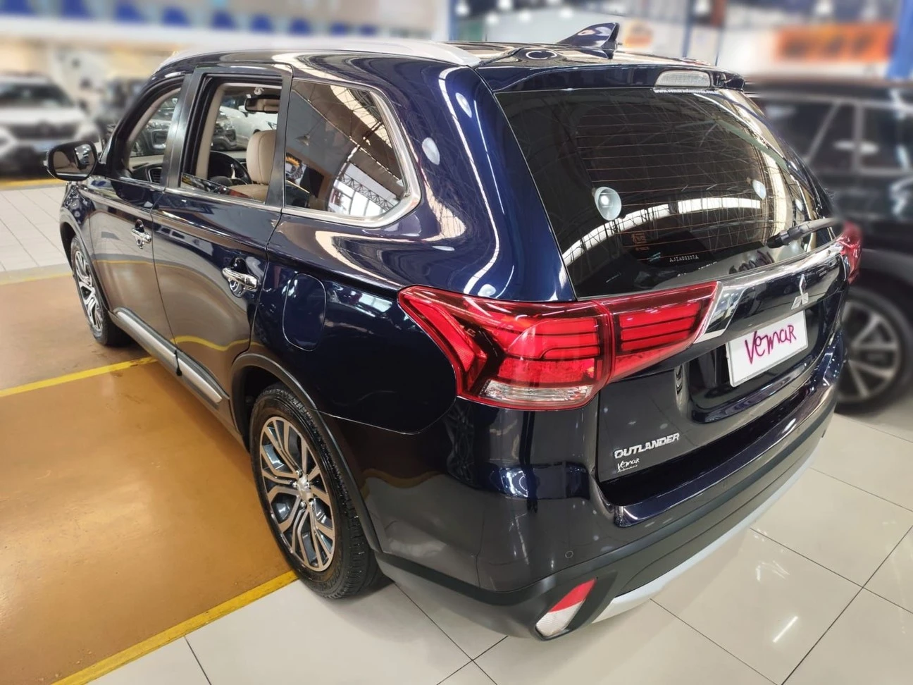 MITSUBISHI OUTLANDER