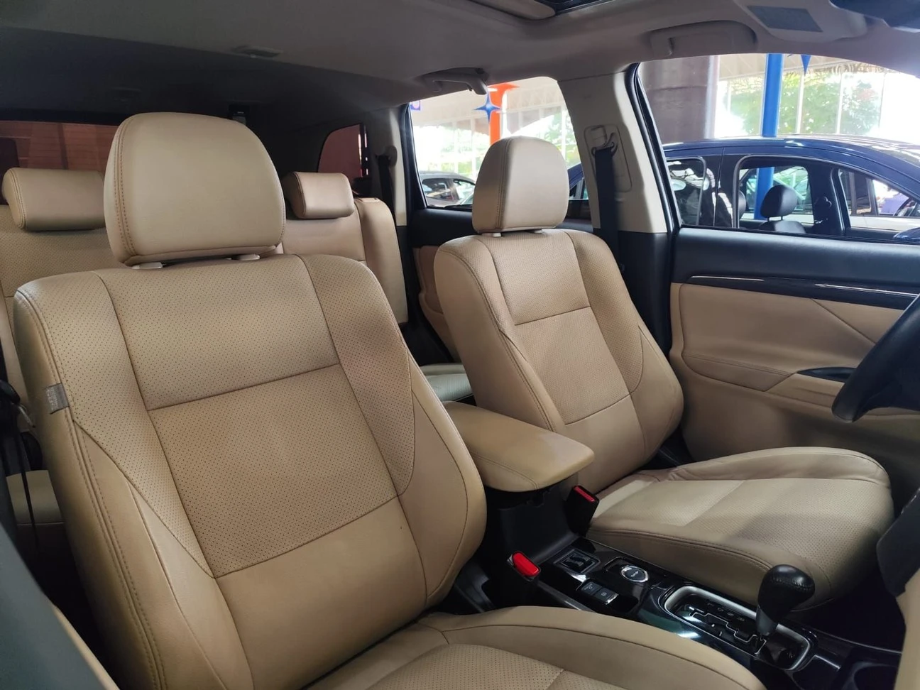 MITSUBISHI OUTLANDER