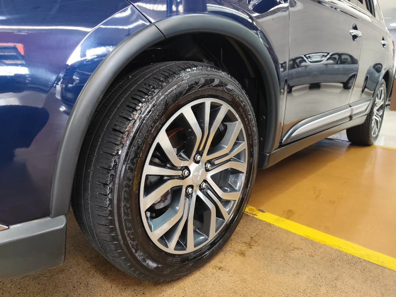 MITSUBISHI OUTLANDER