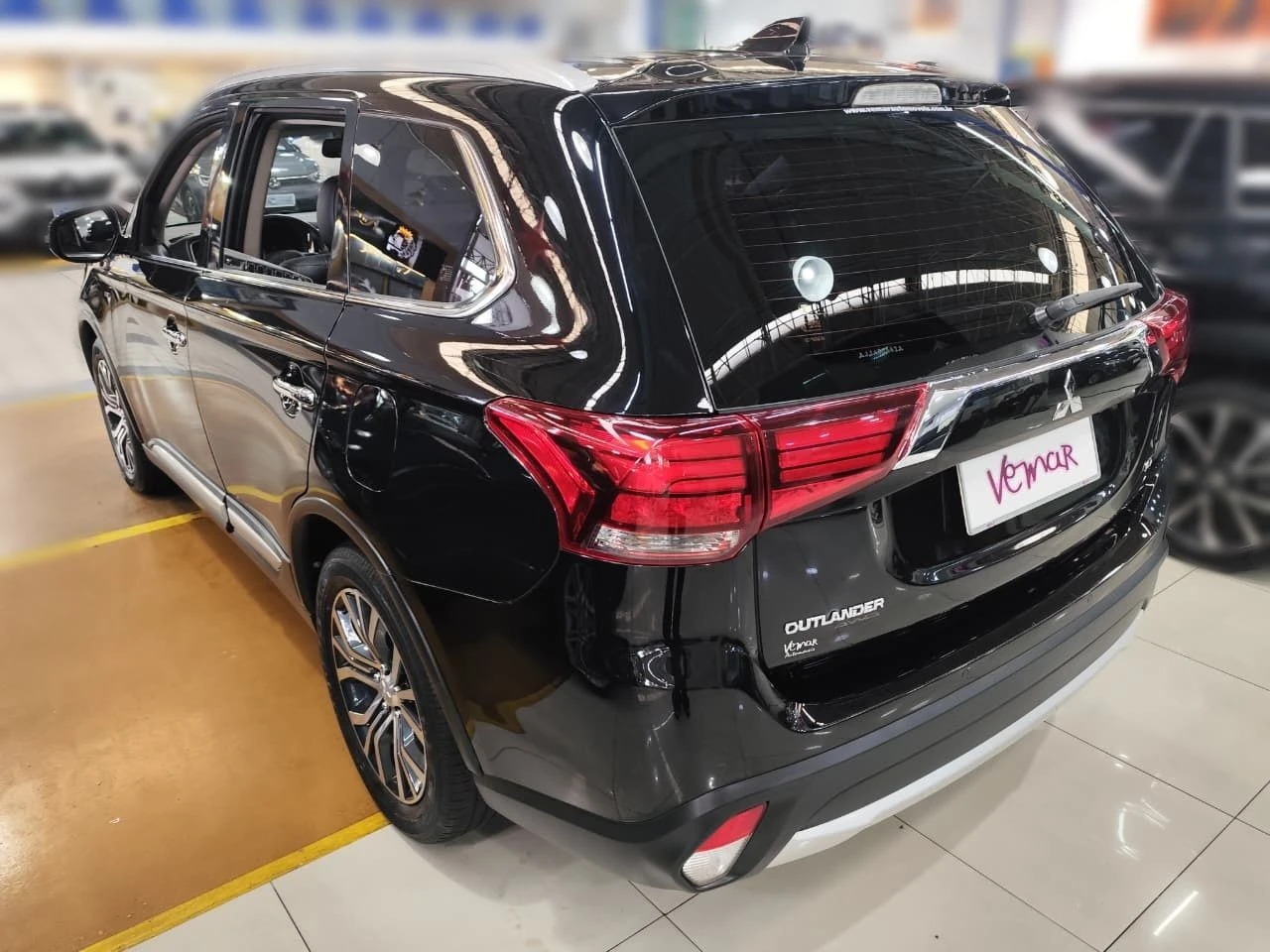 MITSUBISHI OUTLANDER