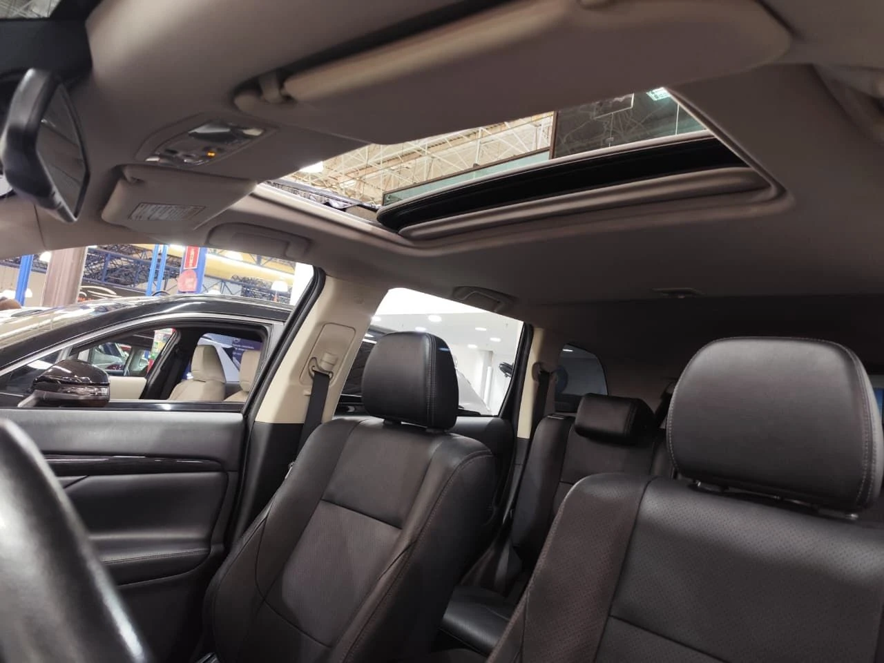 MITSUBISHI OUTLANDER