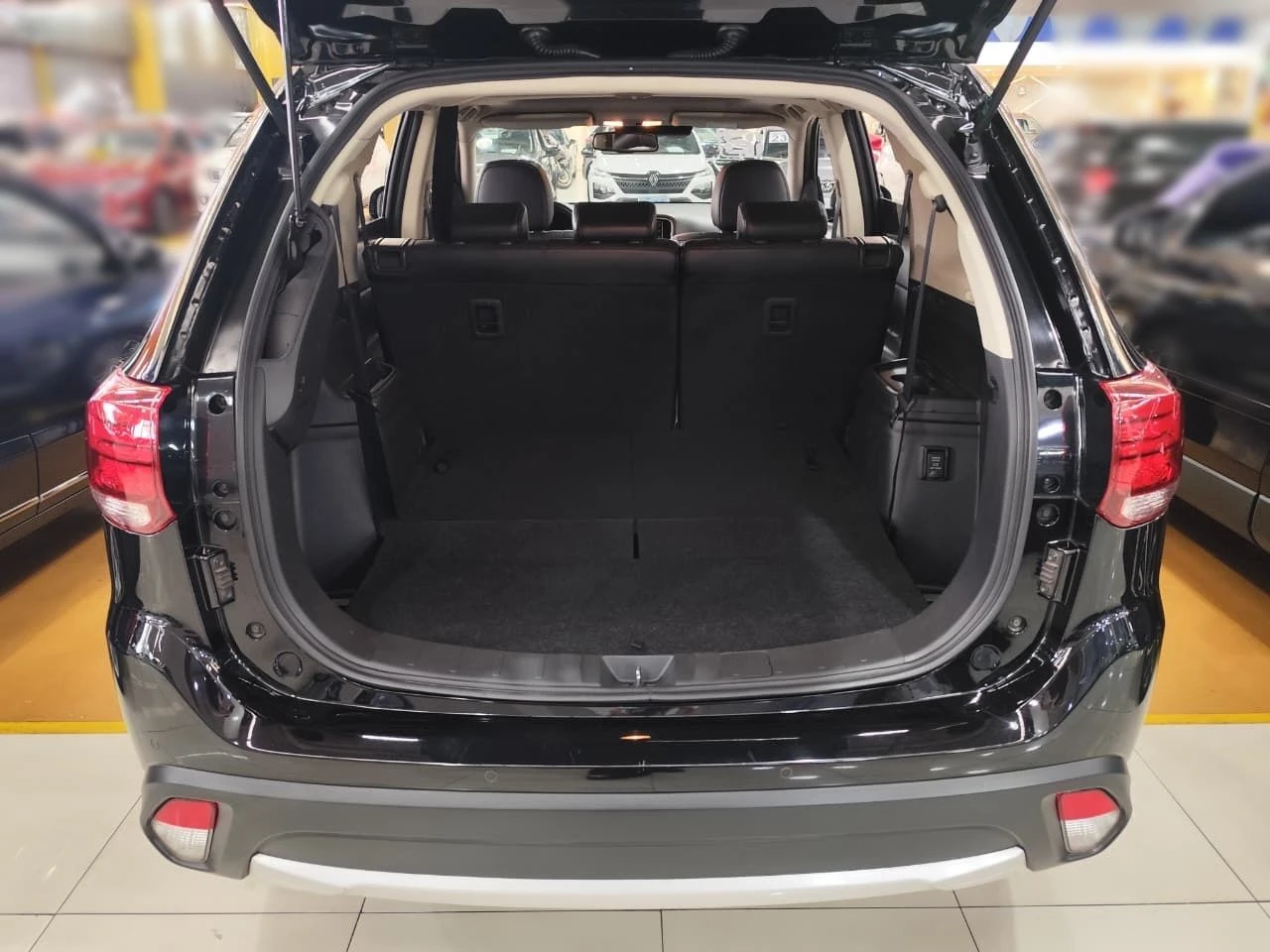 MITSUBISHI OUTLANDER