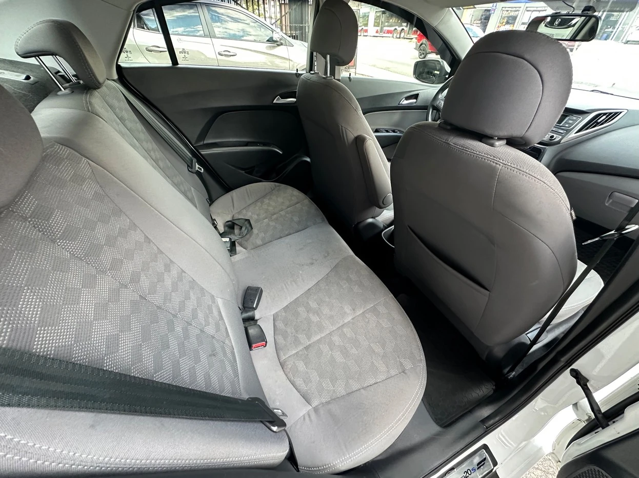 HYUNDAI HB20S