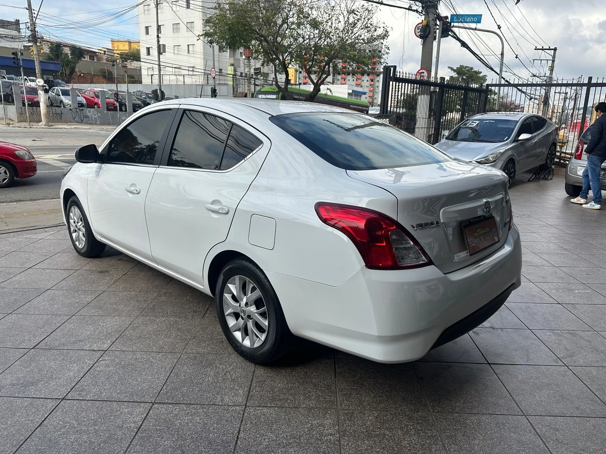 NISSAN VERSA