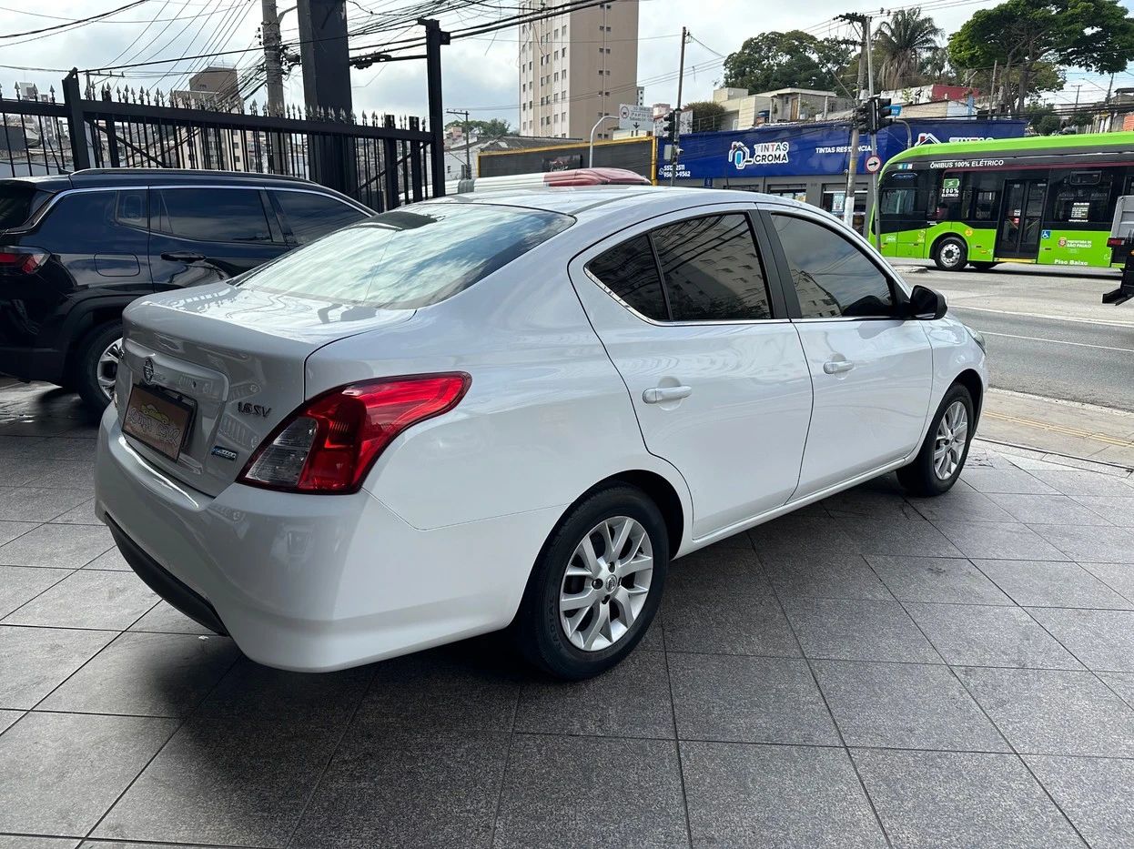 NISSAN VERSA