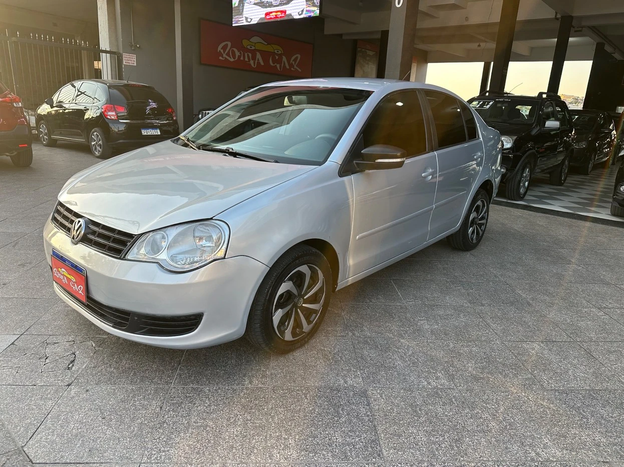 VOLKSWAGEN POLO SEDAN