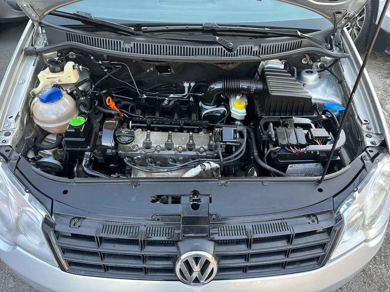 VOLKSWAGEN POLO SEDAN