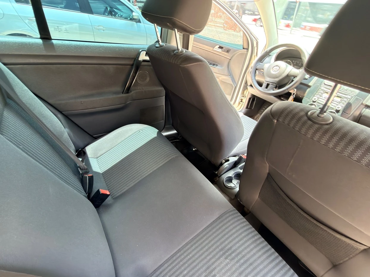 VOLKSWAGEN POLO SEDAN