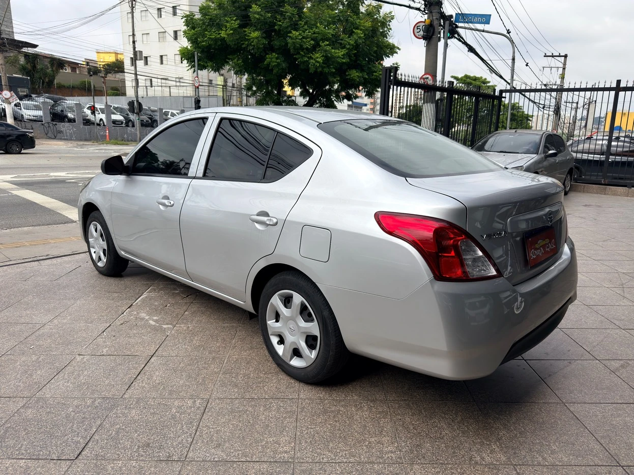 NISSAN VERSA