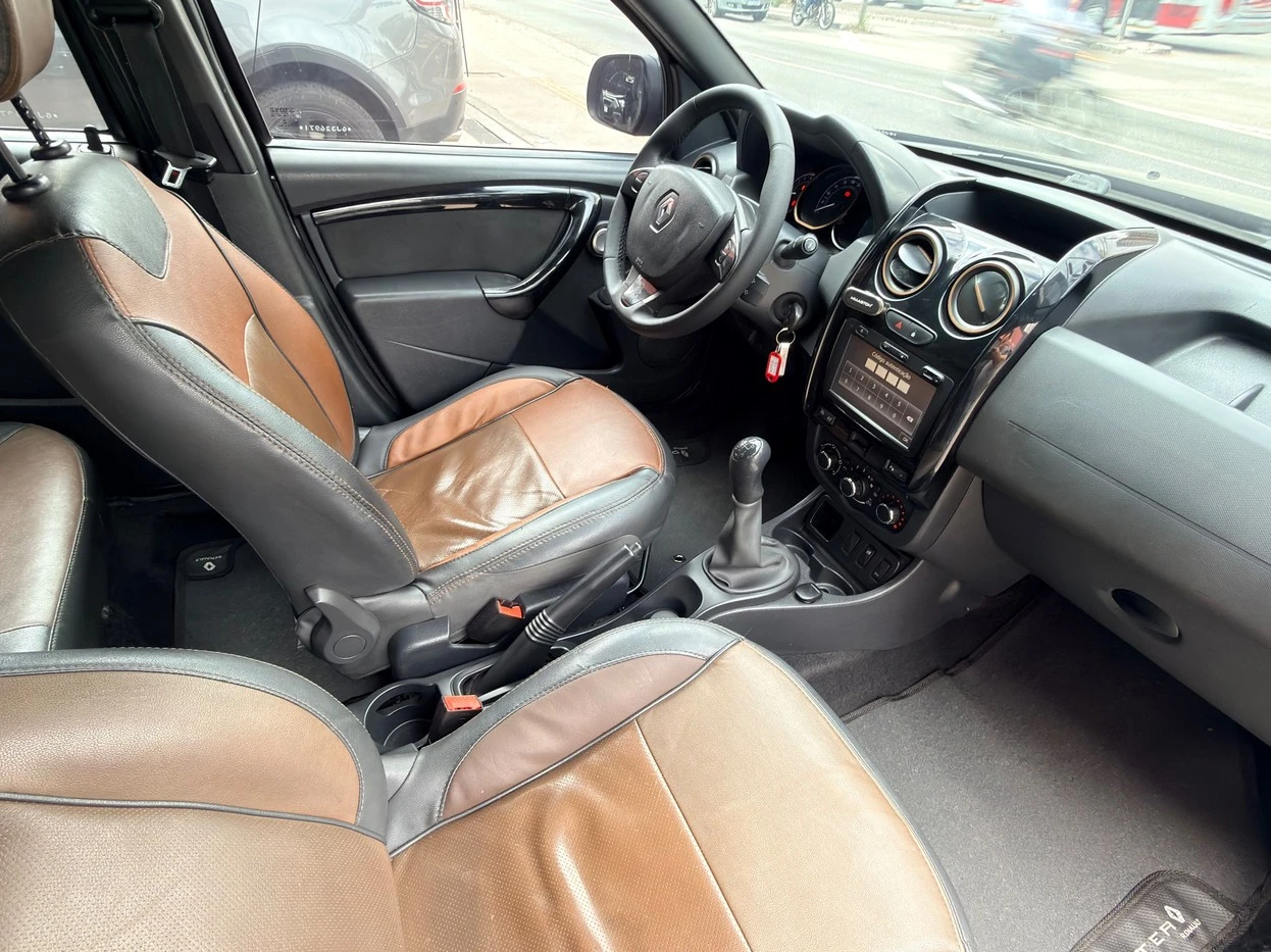 RENAULT DUSTER
