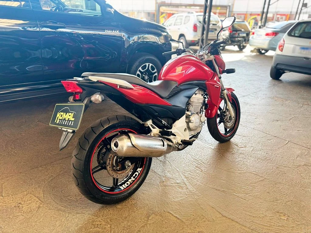 HONDA CB 300R