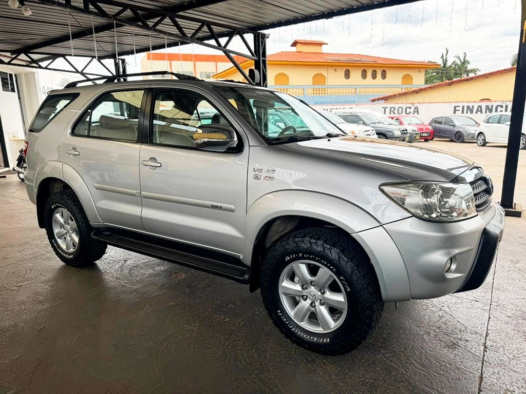 TOYOTA HILUX SW4