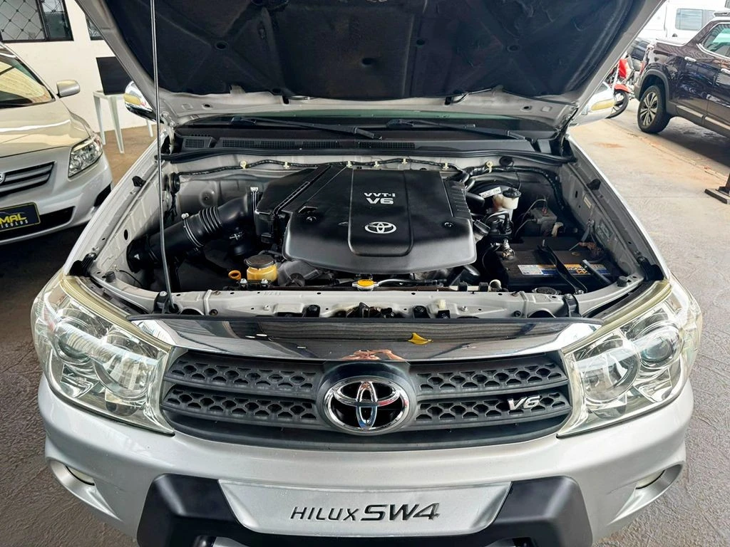 TOYOTA HILUX SW4