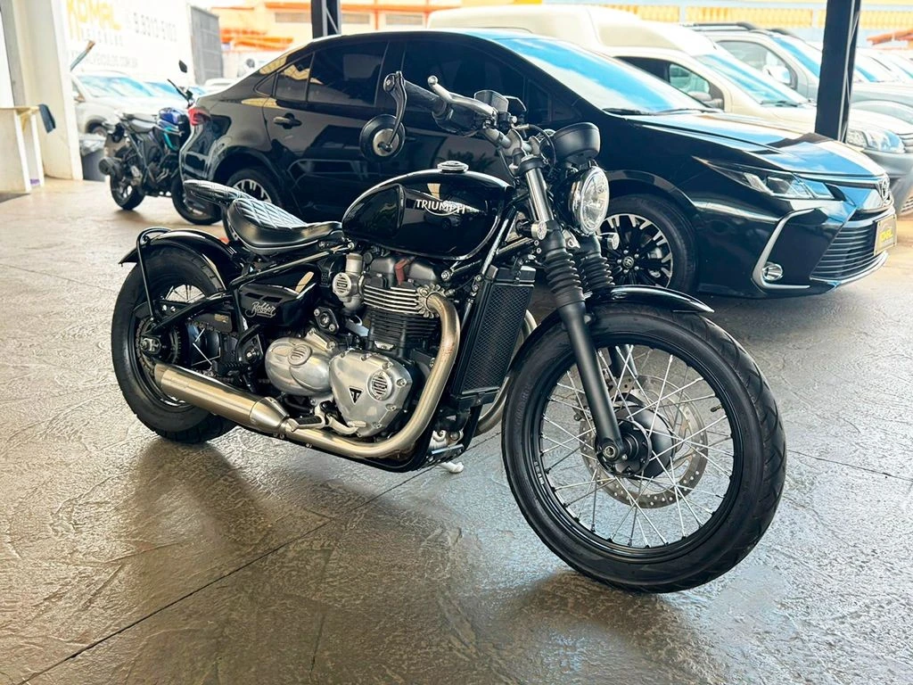 TRIUMPH BONNEVILLE BOBBER 1200