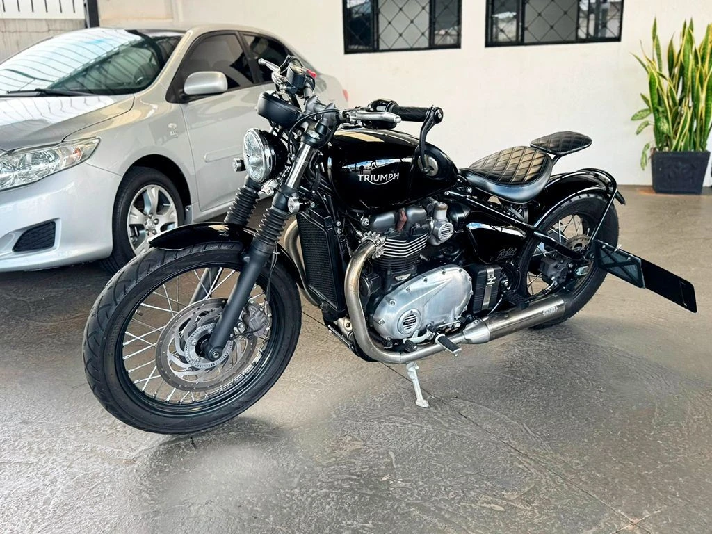 TRIUMPH BONNEVILLE BOBBER 1200