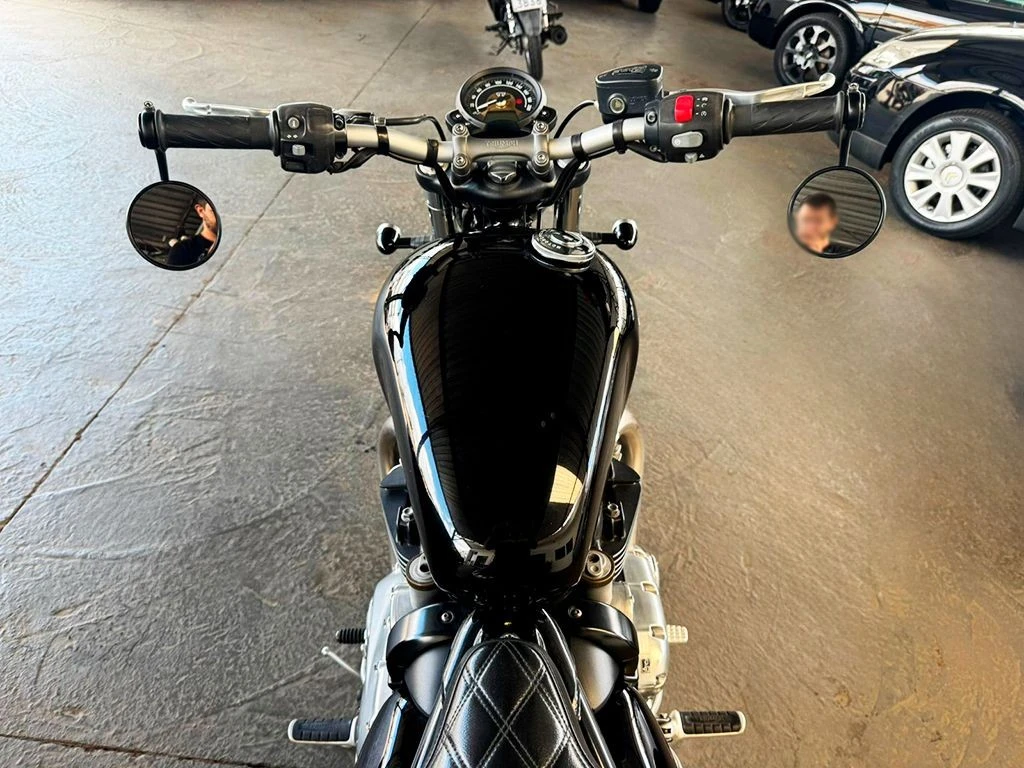 TRIUMPH BONNEVILLE BOBBER 1200