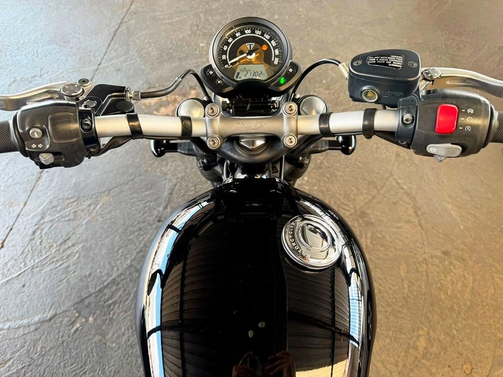 TRIUMPH BONNEVILLE BOBBER 1200