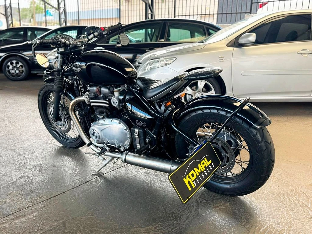 TRIUMPH BONNEVILLE BOBBER 1200