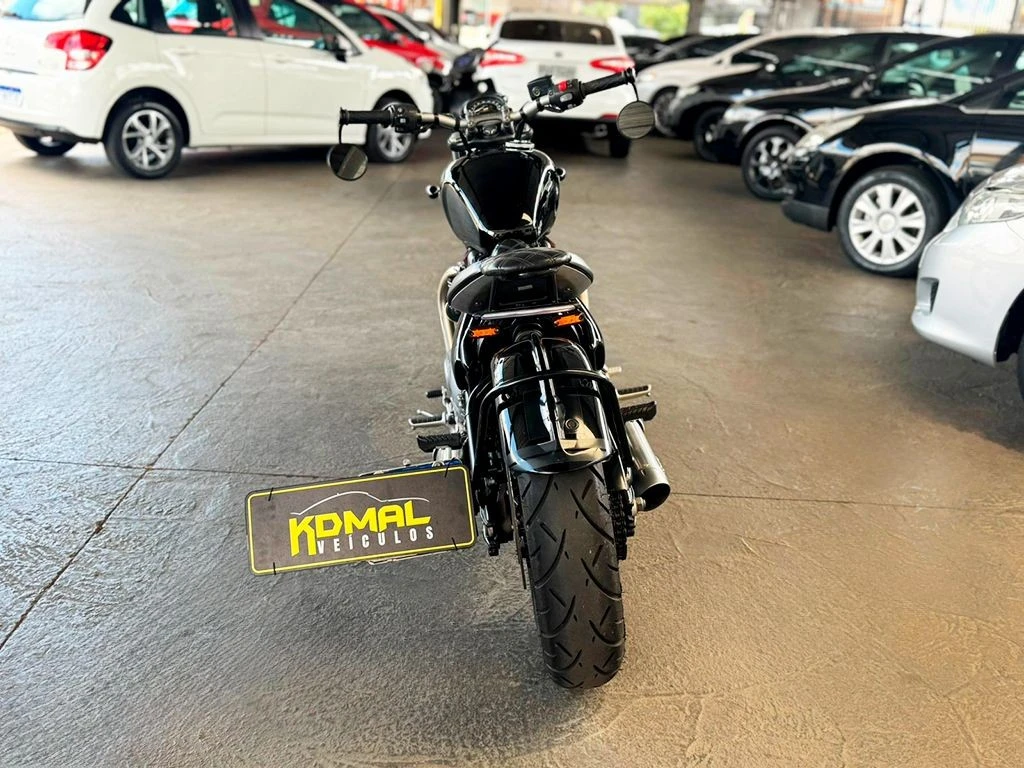 TRIUMPH BONNEVILLE BOBBER 1200