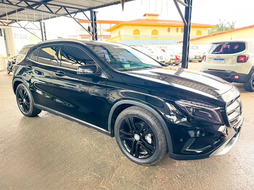 MERCEDES-BENZ GLA 200