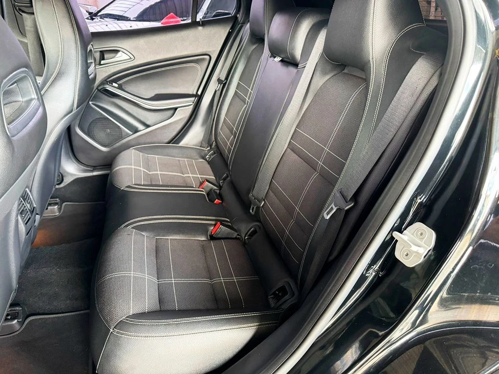 MERCEDES-BENZ GLA 200