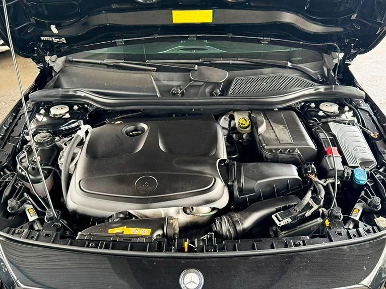 MERCEDES-BENZ GLA 200