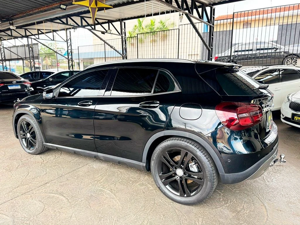 MERCEDES-BENZ GLA 200