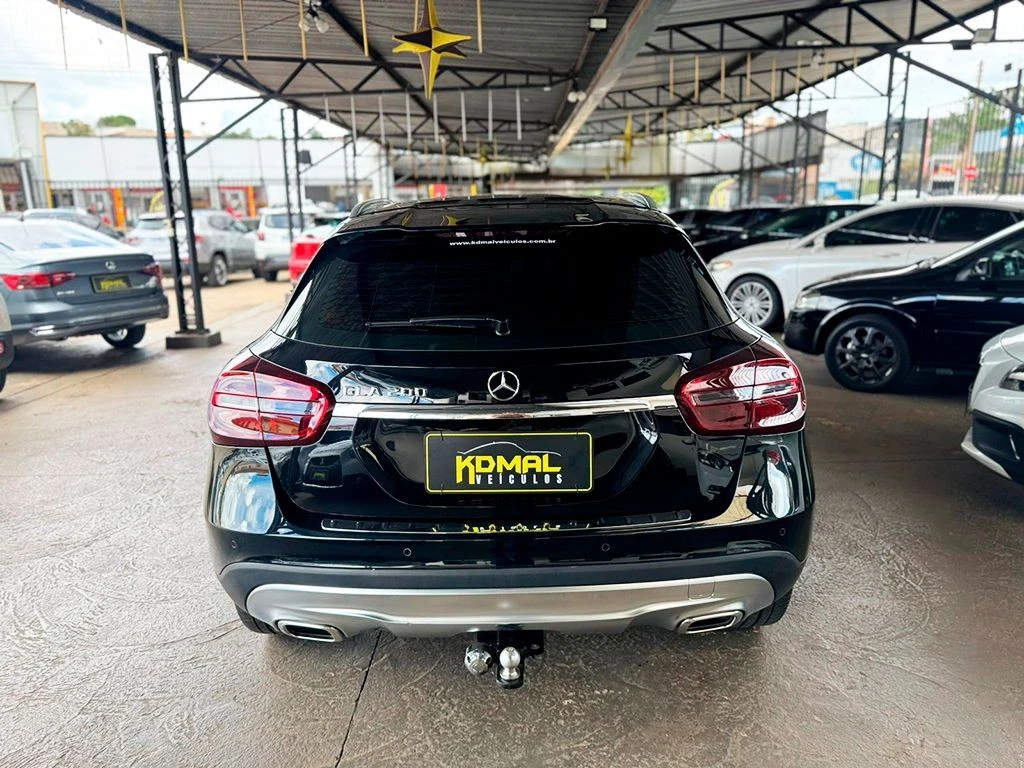 MERCEDES-BENZ GLA 200