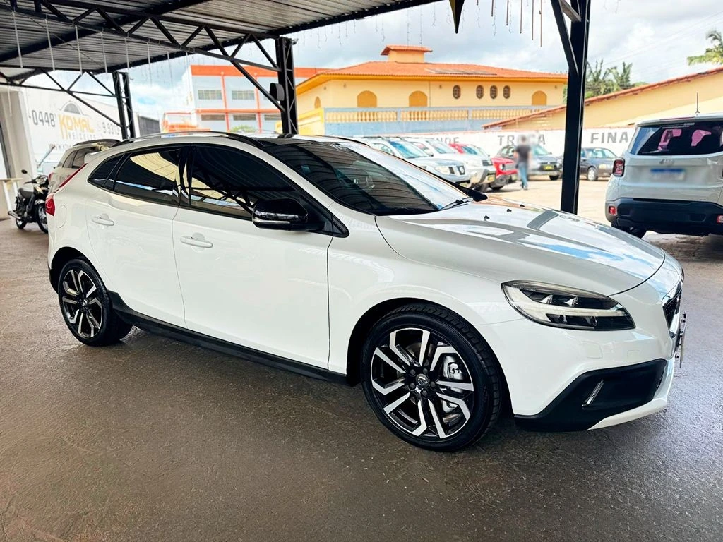 VOLVO V40
