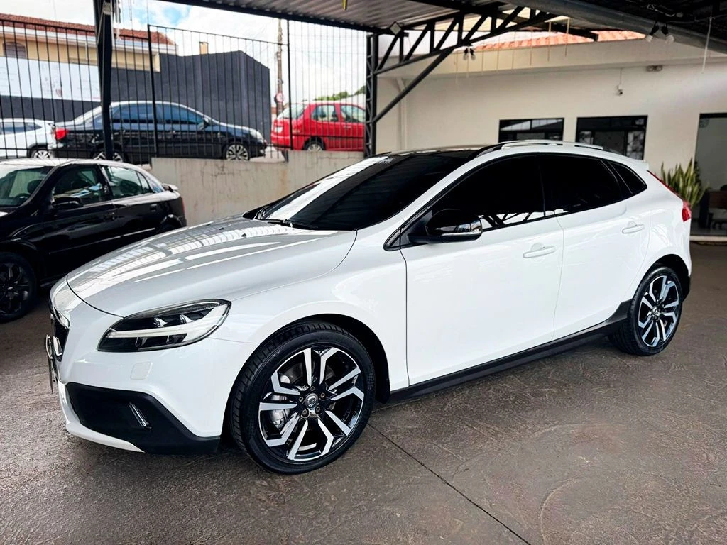 VOLVO V40