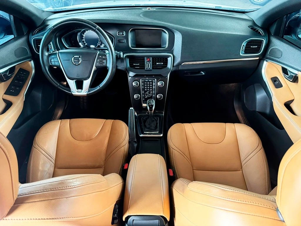 VOLVO V40