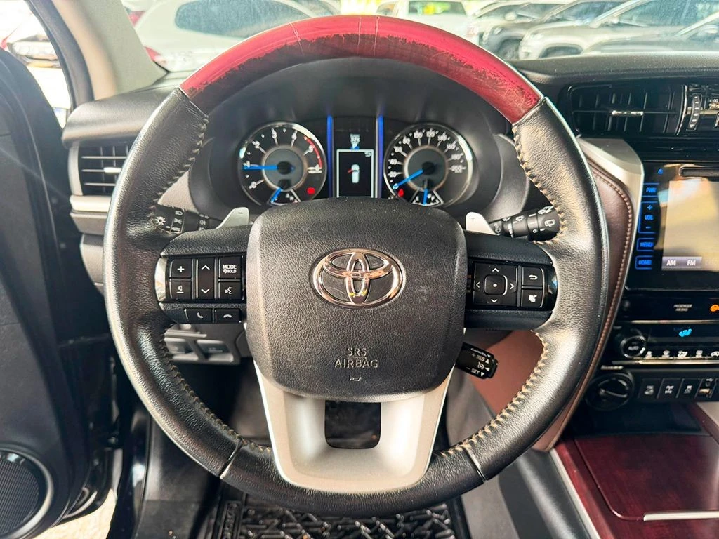 TOYOTA HILUX SW4
