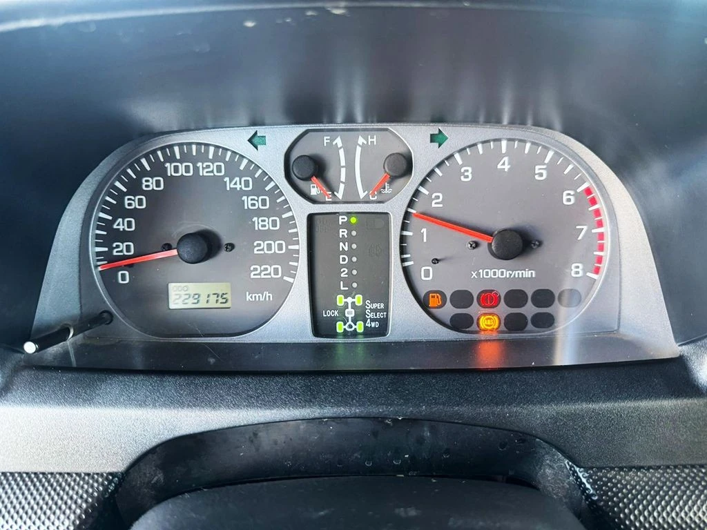 MITSUBISHI PAJERO TR4