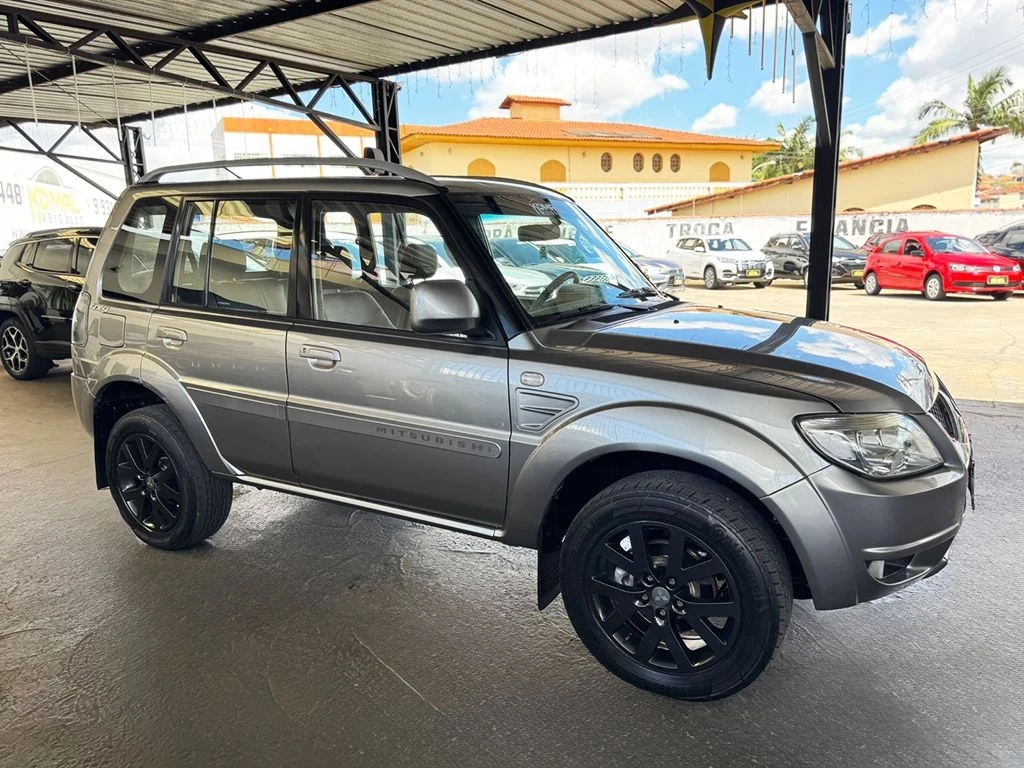 MITSUBISHI PAJERO TR4