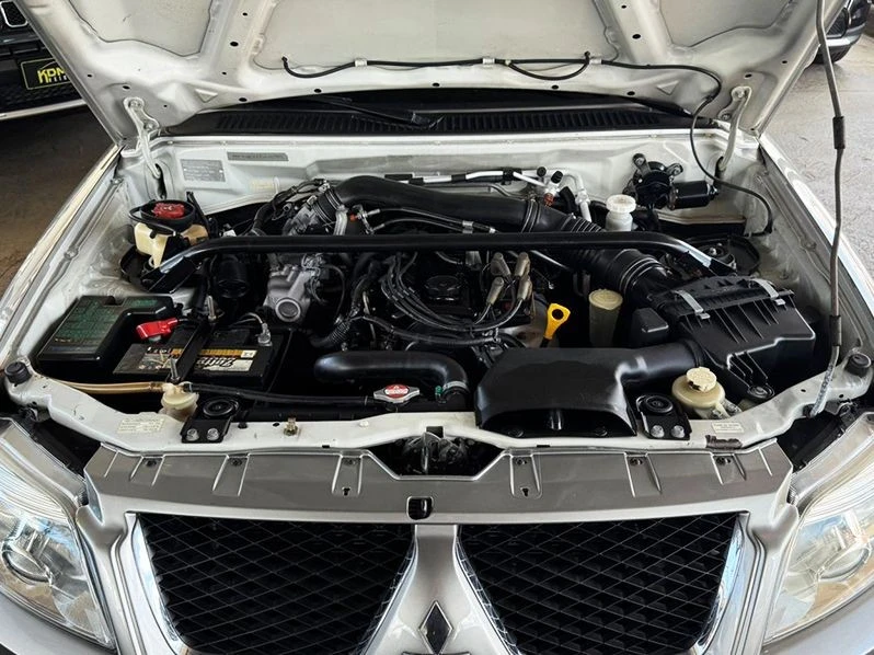 MITSUBISHI PAJERO TR4