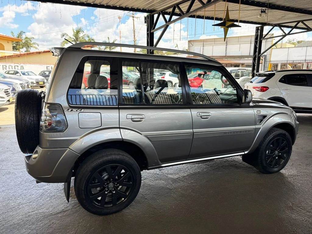 MITSUBISHI PAJERO TR4