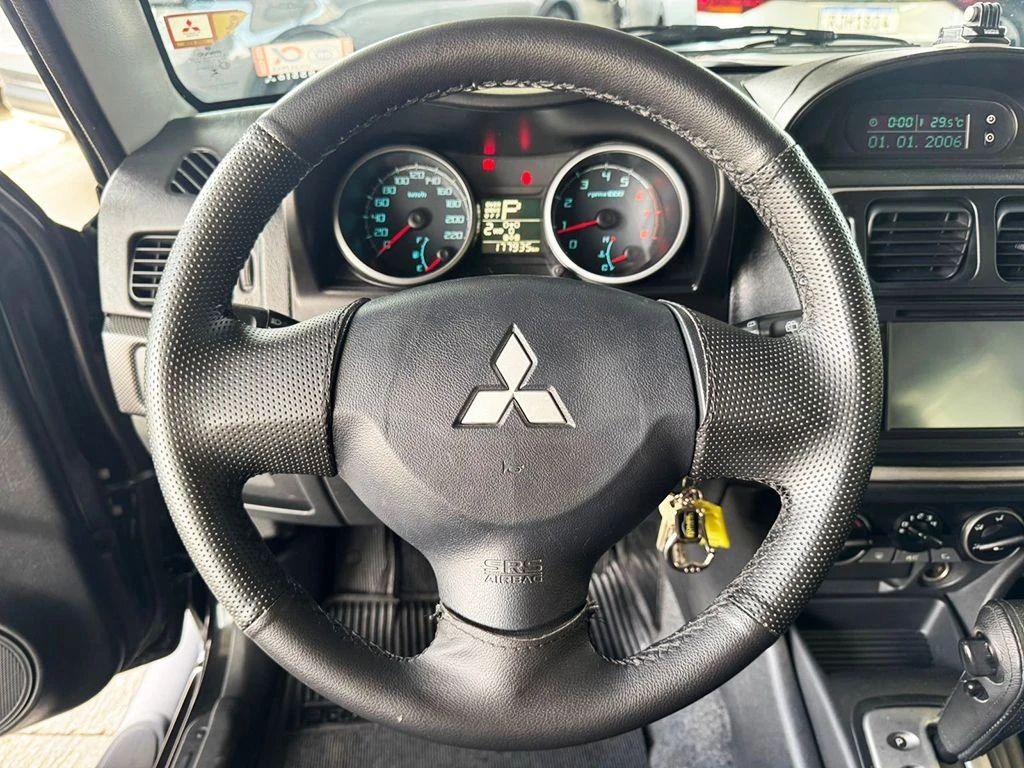 MITSUBISHI PAJERO TR4