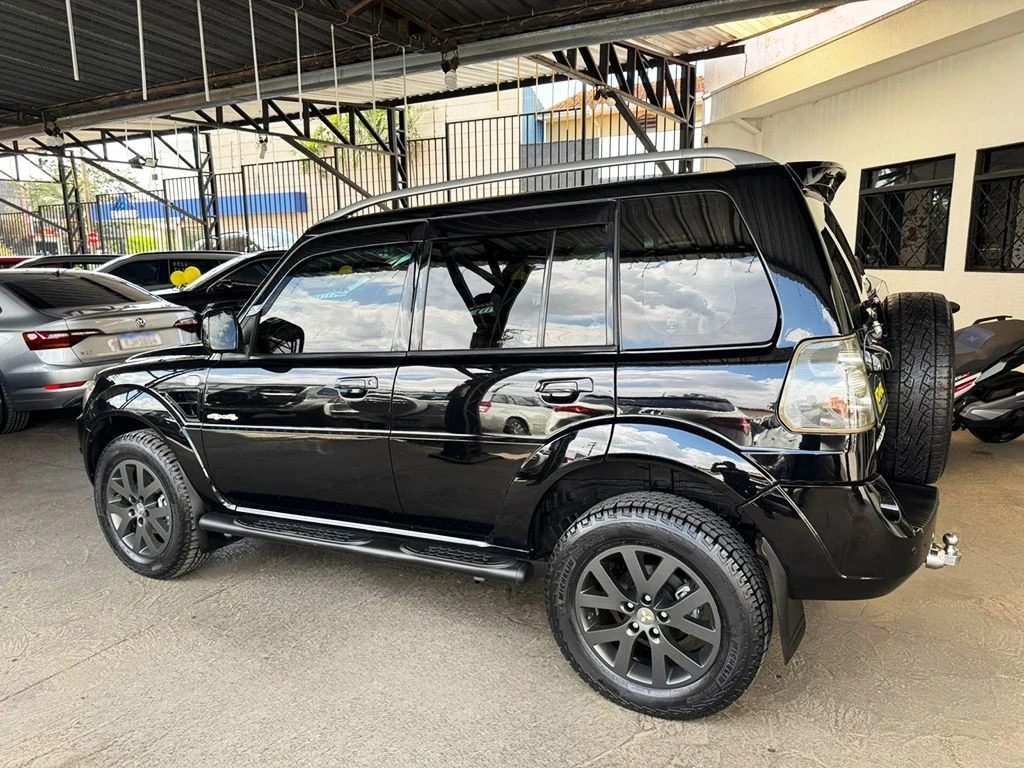 MITSUBISHI PAJERO TR4