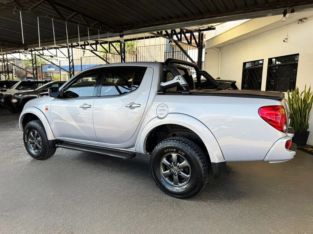 MITSUBISHI L200 TRITON