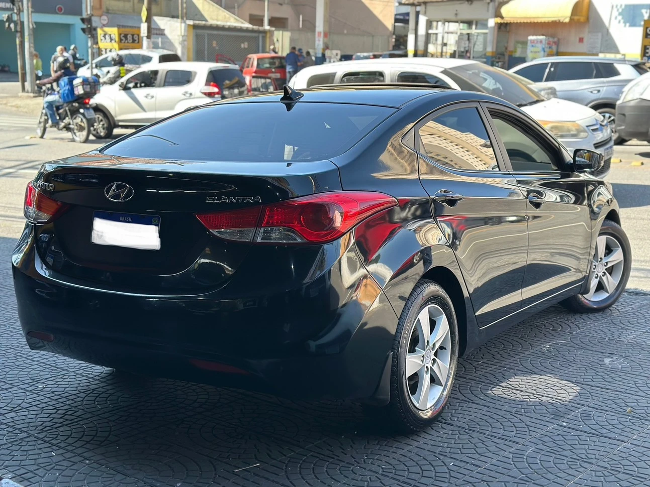 HYUNDAI ELANTRA