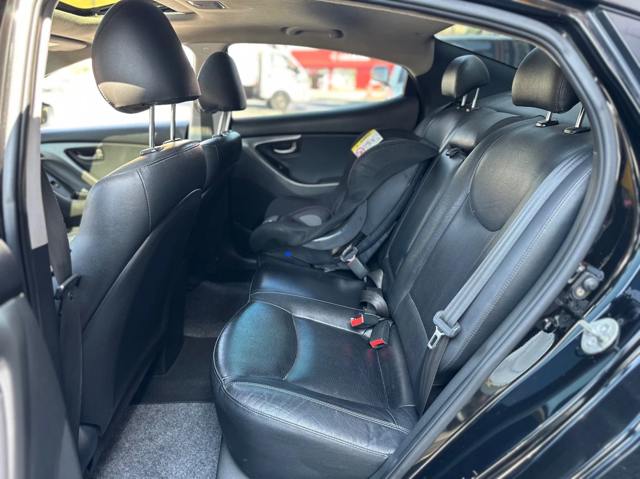HYUNDAI ELANTRA