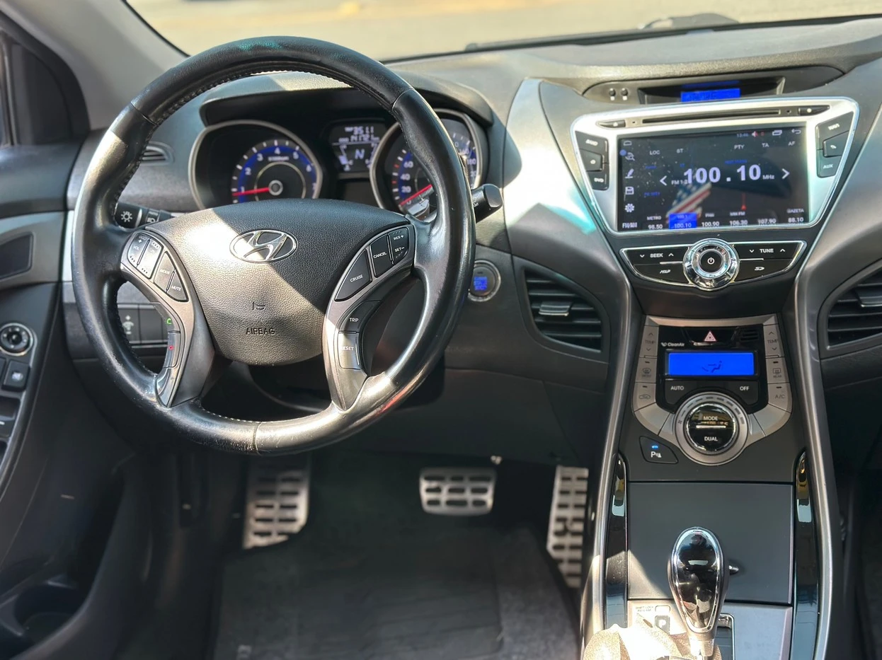 HYUNDAI ELANTRA