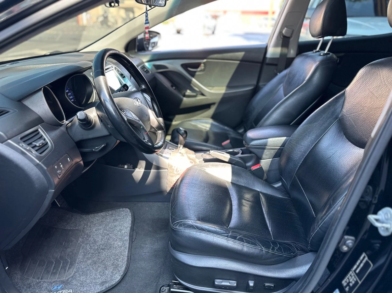 HYUNDAI ELANTRA
