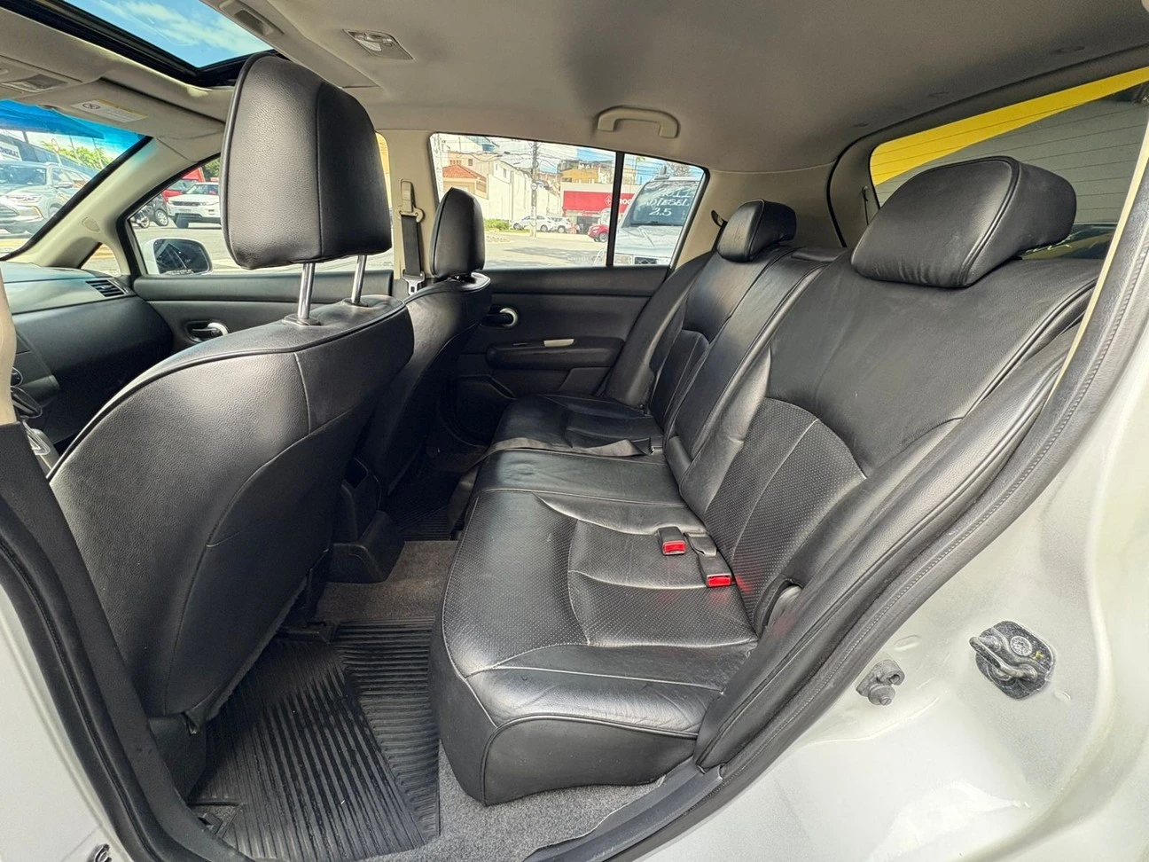 NISSAN TIIDA