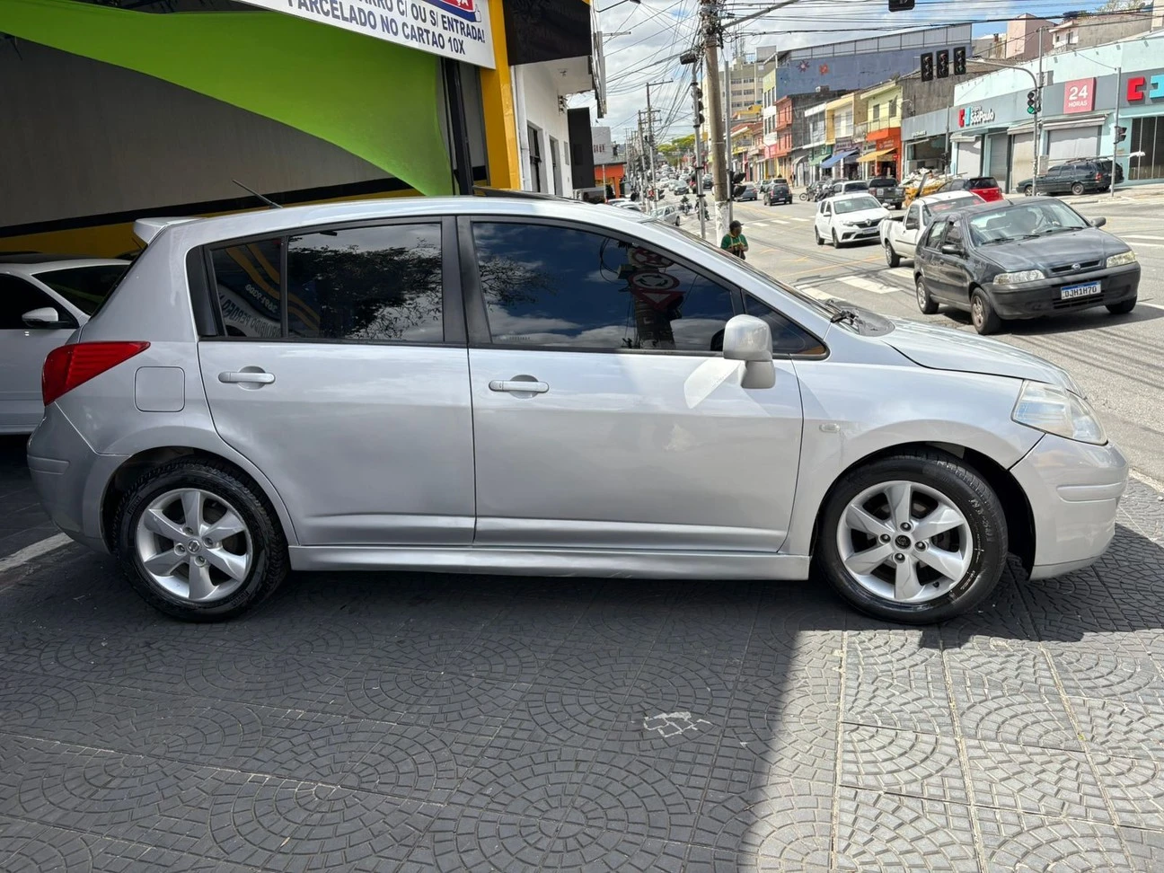 NISSAN TIIDA
