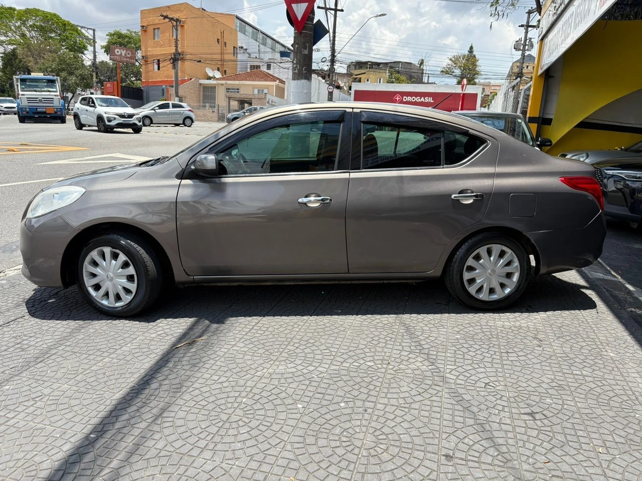 NISSAN VERSA