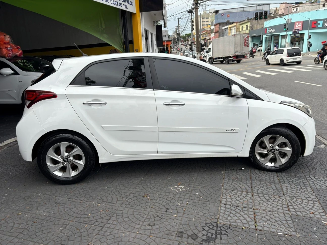HYUNDAI HB20