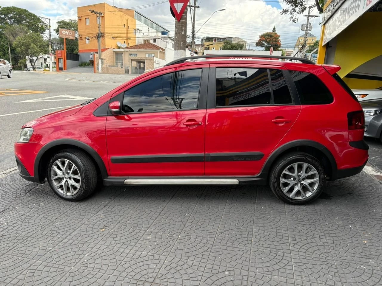 VOLKSWAGEN SPACE CROSS